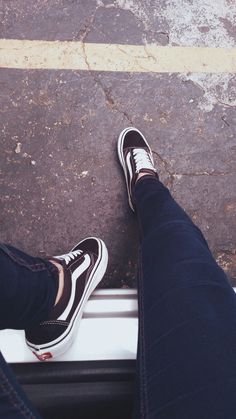 Tumblr Grunge Outfits, Skateboard Images, Vans Oldschool, Vans Aesthetic, Tumblr Grunge, Nike Vans, Gift Basket Ideas For Couples, Vans Outfit, Grunge Outfit