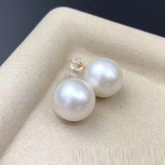 Product Information:    Color category: White    Size: 8-9MM,9-10MM,10-11MM,11-12MM,12-13MM    Style: Simple    Material: Pearl          Packing list:      Earrings *1 pair Glam Waves, White Pearl Earrings, Cloud Bag, All Nike Shoes, White Pearl Earring, Fashion White, Bag Light, Square Bag, White Pearl