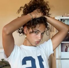 Outfits Asian, Viral Aesthetic, Chanel Lipstick, Workout Inspo, Coquette Style, Outfit Vintage, Curly Hair Routine, Hair Routines