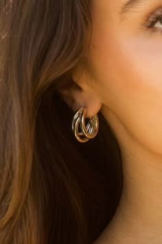 Hoop Earring Aesthetic, Triple Gold Hoop Earrings, Hoops Earrings Outfit, Triple Earrings, Hoops Aesthetic, Hoop Earrings Aesthetic, Earrings Outfit