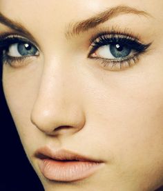 Make Up Studio, Behind Blue Eyes, Make Up Inspiration, Photography Makeup, Style Goals, Natural Wedding Makeup, Makeup Tricks, Winged Liner, Nude Lip