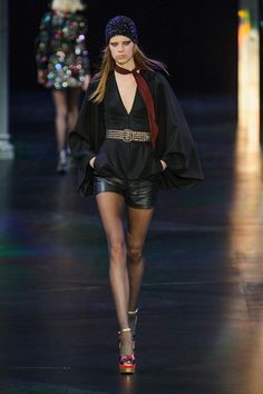 Foto de Saint Laurent colección Primavera-Verano 2015 (26/43) Saint Laurent 2015, Designer Tights, Fashion Design Collection, Platform Mary Janes, 2015 Fashion, Spring Summer 2015, Edgy Outfits, Women's Summer Fashion, Fashion Week Spring