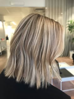 Long Bob Highlights Blonde, Short Hair Foils Highlights, Blonde Babylights On Brown Hair Short, Highlight Blonde Short Hair, Brighter Blonde Hair Highlights, Highlights On Short Blonde Hair, Blind Hair With Highlights, Hair Color Highlights 2023, Lived In Hair Blonde