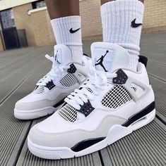 Jordan 4s Retro, Air Jordan 4 Outfit, Jordans 4s, Jordan 4 Outfit, Nike Shoes Women Fashion, Pretty Sneakers, Nike Fashion Shoes, Preppy Shoes