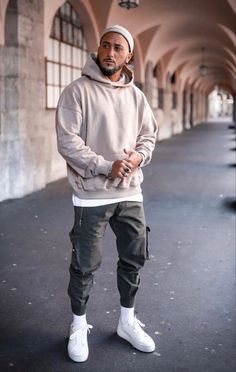 Men’s Joggers Outfit, Men’s Jogger Pants Outfit, Men’s Joggers Style, Urban Winter Streetwear Hoodie, Mens Streetwear Joggers, Mens Street Style Urban, Hoodie Outfit Men, Black Men Fashion Urban, Stylish Men Casual