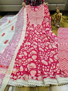 Churidhar Tops, Lawn Frock Design, Lawn Frock, Printed Anarkali Suits, Anarkali Kurta Set, Diamond Earrings Online, Long Blouse Designs