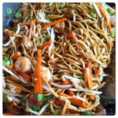 stir fry with shrimp, carrots and noodles