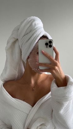 Wellness Aesthetic Skincare, Fall Skincare Aesthetic, Clean Skin Aesthetic, Clean Girl Skincare, Vision Board Pics, Skin Goals, Clean Life, Clean Girl Aesthetic