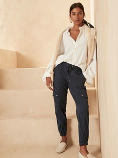 Cargo Jogger | Banana Republic Tapered Cargo Pants Outfit, Sporty Business Casual Women, Cargo Joggers Outfits Women, Cargo Joggers Outfits, Jogger Pants Outfit Women, Athleta Outfits, Joggers Outfit Women, Jogger Pants Outfit, Cargo Pants Outfit