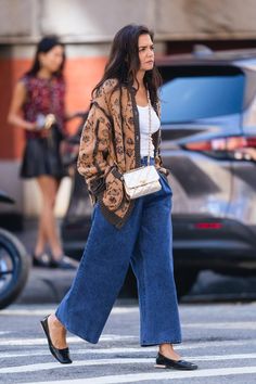 Chanel Cardigan, Simple Fall Outfits, Stylish Celebrities, Winter Capsule Wardrobe, Looks Street Style, Outfit Look, Fashion Mistakes