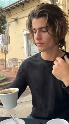 Shoulder Length Hair Men, Seth Capella, Surfer Hair, Big Nose Beauty, Growing Your Hair Out, Guy Haircuts Long, Look Grunge, Wavy Hair Men