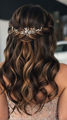 Hair Idea For Prom, Hairstyle For Bridesmaid Medium, Hairstyle For Prom Long Hair, Simple Grad Hairstyles, Grad Half Up Half Down Hair, Casual Wedding Hairstyles Medium Length, Wedding Hair Bridesmaid Half Up, Curled Half Up Half Down Prom Hair, Hair Styles For Wedding Bridesmaid