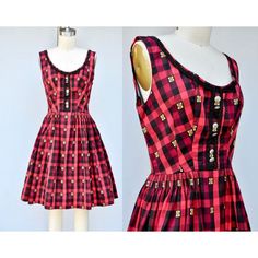 Vintage Dirndl Dress *Floral Embroidered *German Oktoberfest *Red Tones And Black *Plaid *Full Pleated Skirt *Decorative Buttons *Lined On Bust - Not On Skirt *Zip Up On Side *Fitted Waist ***Excellent Vintage Condition!! *** Measurement Approximately Laying Flat : Label : N/A Size: N/A - Feels Like Xs - S Please Refer To Measurement To Insure Best Fit !! Fabric: N/A Feels Like Cotton Color : Red Tones And Black ..................................................... Shoulders: 15" Armpit To Armpit : 16 1/2" Waist : 13 3/4" Hips: Free Shoulder To Waist : 15" Waist To Dress End : 20 1/2" Length : 36" ....................................................... Measurements Are Taken German Oktoberfest, Dirndl Dress, Decorative Buttons, Dress Floral, Black Plaid, Pleated Skirt, Vintage Ladies, Zip Ups, Plaid