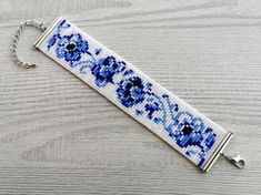 a beaded key chain with blue flowers on it