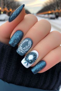 61 Stunning Blue Christmas Nail Ideas for 2024 Blue Christmas Nail Ideas, Christmas Nails Blue, Sparkly Nail Designs, Penguin Nails, Blue Christmas Nails, Berry Nails, Christmas Nail Ideas, Green Nail Art, Baby Blue Nails