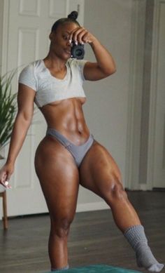 Fit Body Type Reference, Quads Women Aesthetic, Pigeon Toed Women, Fit Thick Woman Outfit, Black Women Muscles, Lean Body For Black Women, Curvy Muscles, Thick Muscular Build, Buff Black Woman