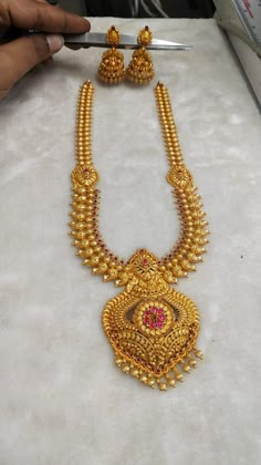 Antique Long Haram Designs, 40grams Gold Haram, Long Haram Gold Jewellery Designs, Indian Gold Necklace Designs, Gold Bridal Necklace, Antique Gold Jewelry Indian