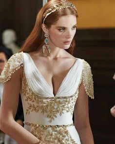 Era Victoria, Runway Details, Royal Dresses, Couture Mode, Fashion Runway, 2019 Fashion, Fantasy Fashion, Beautiful Gowns