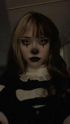 Dark Scary Halloween Costumes, Easy Goth Clown Makeup, Makeup Ideas For Halloween Simple, Black Clown Costume Women, Cute Halloween Clown Makeup, Halloween Makeup Inspo Clown, Creepy Mime Costume, Enby Halloween Costumes, Easy Black Clown Makeup