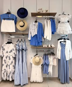 Skirt Display Ideas, Clothing Store Merchandising, Clothing Visual Merchandising, Clothes Merchandising Ideas, Clothing Store Decor Ideas, Luxury Boutique Interior Store Design, Boutique Wall Display Ideas