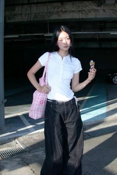 casual outfit inspo Carpenters Pants Outfit, Japanese Fits, Casual Japanese Outfits, Japanese Casual Outfits, Japanese Outfits Casual, New Jeans Style