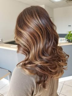 Dark Chestnut Blonde Hair, Root Melt Highlights, Hazelnut Hair Color Brown Balayage, Melting Hazelnut Hair, Color Melting Hair Brown, Honey And Caramel Highlights, Colour Melt Hair, Brown Caramel Highlights, Caramel Highlight