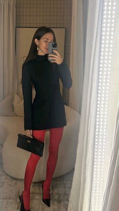 Red Tights Outfit, Mode Tips, Looks Street Style, Mode Inspo, Winter Mode, Looks Chic, 가을 패션