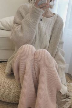 #balletcore #outfit #aesthetic #outfits4school Pretty Winter Outfits Cold Weather, Pink Sweater Outfit Aesthetic, Fall Outfits Girly, Coquette Friends, Pastel Pink Outfit, Winter Coquette, Pearl Princess, Coquette Vibes, Pajamas Aesthetic