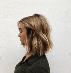 Business Casual Hairstyles Medium Length, Aline Haircuts, Business Casual Hairstyles, Metallic Hair Color, A Line Hair, Undone Hair, Messy Bob Hairstyles, Messy Bob