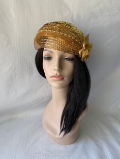 This is a classy vintage inspired 1950s - 1960s gold half hat with a modern touch perfect as a bridal fascinator hat, wedding hat, tea party hat, church hat or any other special occasion. This is a gold straw mesh headpiece create by hand and has a wire base that can fit any head size comfortably. WHAT MAKES THIS SO UNIQUE I love working with this material, it is very light and stretchy. However, because this material isn't a regular millinery material, it can't be hand blocked traditionally and Vintage Fitted Headpieces For Party, Gold Gatsby Style Formal Headpieces, Flapper Style Fascinator For Vintage Events, Vintage Wedding Costume Hat With Pinched Crown, Vintage Gold Headpiece For Evening, Gold Curved Brim Hat For Kentucky Derby, Vintage Wedding Hat With Pinched Crown, Gold Costume Hats For Spring Wedding, Gold Costume Hats And Headpieces For Spring Wedding