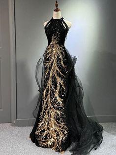 Black Gold Embroidered A-Line Prom Dresses Glittering Dress Formal Floor Length Sleeveless High Neck Sequined with Glitter Tassel 2024 2024 - $93.99 Fantasy Hobbies, Star Powers, Black Long Evening Dress, Long Black Evening Dress, Evening Dress Black, Wine Red Dress, Long Party Dress, Color Rush, Long Evening Dress