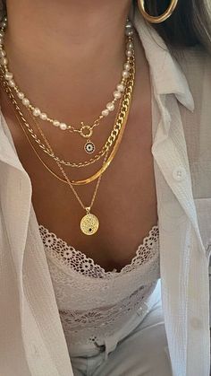 Outfit Elegant, Stacked Necklaces, Herringbone Necklace, Jewelry Essentials, Stacked Jewelry, Jewelry Lookbook, Evil Eye Necklace, Girly Jewelry