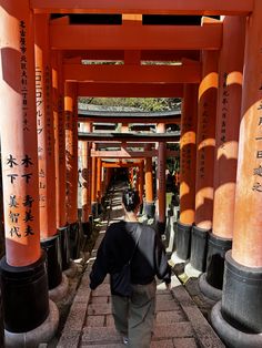 fushimiJapan,kyoto,shrine,city view,views,aesthetic,nike,street style,spring,cherry blossom season,landscape. Kyoto Shrine, Nike Street Style, Views Aesthetic, Nike Street, Aesthetic Nike, Summer In Japan