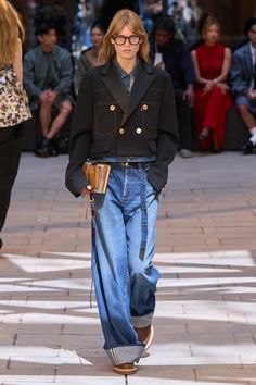 Sacai Spring 2025 Menswear Fashion Show | Vogue 2025 Street Style, Stylish Fall Outfits, Spring 2025, Life Tips, Beauty And Lifestyle, Outfits Casuales