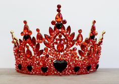 For adults, not suitable for children.  This HUGE crown is too heavy for children.   The crown is adorned with glass rhinestones, crystal beads, and resin hearts on a gold base.  There are loop ends to attach your crown with pins or elastic.   The crown weighs 13.5 ounces (nearly a pound).  The diameter across is 6.5 inches.  It is 5 inches tall at its highest point.   Ships in a box for safe travels! Shipping Details: All items will be shipped First Class by the United States Postal Service. An Queen Of Hearts Quinceanera Theme, Queen Of Hearts Descendants, Queen Of Hearts Crown, Resin Hearts, Red Cosplay, Crown Aesthetic, Lizzie Hearts, Heart Costume, Queen Of Hearts Costume