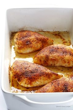 Learn the 5 simple steps for how to make a perfectly juicy, tender and flavorful baked chicken breast. Photo tutorial and recipe included! Perfect Baked Chicken Breast, Perfect Baked Chicken, Gimme Some Oven, Friends Food, Baked Chicken Breast, Ww Recipes, Meat Dishes, Chicken Breast Recipes, Chicken Breasts