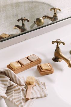 the bathroom sink is clean and ready to be used by someone who likes to brush their teeth