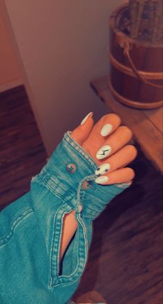 Short Western Nails, Red Nails Winter, Country Concert Nails, Punchy Nails Designs, Fall Time Nails, Winter Nails Simple, Country Nail Designs, Simple Winter Nails, Country Acrylic Nails