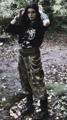 Black Metal Fashion Woman, Punk Metalhead Outfits, Metal Head Style Men, 80s Metalhead Aesthetic Women, Metal Aesthetic Clothes, 90s Metal Fashion Men, Masc Metal Outfits, Grunge Metal Outfit, Black Metal Clothing