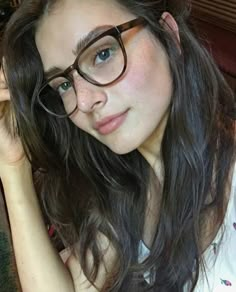 Jessica Clements Glasses Inspo, Fashion Eye Glasses, Cute Glasses, Nerdy Girl, Wearing Glasses, Girls With Glasses