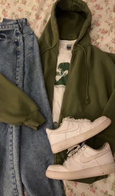 outfit idea clairo outfit inspiration taylor swift gracie abrams Downtown Outfits, Diy Vetement, Swaggy Outfits, 가을 패션, Really Cute Outfits, Casual Style Outfits, Teen Fashion Outfits, Dream Clothes, Retro Outfits