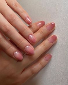 Ruby's diary Pink Lipstick Nails, Cute Natural Nails Designs, Minimalist Fall Nails Short, Nail Art Degrade, Nails Degrade Colores, Pretty Gel Nails Short, Short Manicure Ideas, Nail Ideas Natural Nails, Nails Degrade