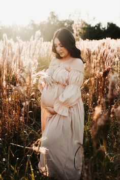 Dreamiest golden hour maternity shoot Golden Hour Maternity Shoot, Maternity Boho, Golden Hour Maternity, Maternity Pics, Maternity Poses, Maternity Photoshoot, Maternity Shoot, Pregnancy Shoot, Maternity Pictures