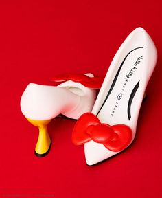 THE HELLO KITTY ® BOW HEEL Hello Kitty High Heels, Hello Kitty Heels, Hello Kitty Wedding, Hello Kitty Shop, Hello Kitty Bow, Hello Kitty Shoes, Kitty Items, Hello Kitty Images, Hello Kitty Characters