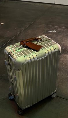 Rimowa Luggage Aesthetic, Luggage Aesthetic, Rimowa Luggage, Black Men Fashion Urban, Travel Necessities, Classy Photography, Travel Packages, Travel Inspo, Travel Aesthetic