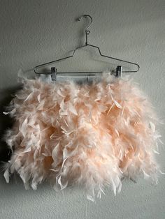 VINTAGE 1970s BLUSH TONE OSTRICH FEATHER SKIRT S/M Waist: 27"-30" (elastic)  Hip: 40" Length: 15"-16"" with feathers, 11" not including feather coverage  Measure wherever you'd like them to fall; high waist, low waist, hips....you decide! Great boyfriend jean. RARE!! Follow us on insta for style tips + new drops  @jlinsnider Pink Feather Skirt Outfit, Pink Feather Skirt, Feather Skirt Outfit, Ostrich Feather Skirt, Great Boyfriend, Feather Skirt, Blush Tones, Boyfriend Jean, Pink Feathers