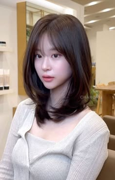 Oval Haircut, Hair Style Korea, Hair Inspiration Long, Layered Haircuts For Medium Hair, Hairstyles For Layered Hair, Short Hair Tutorial, Shot Hair Styles