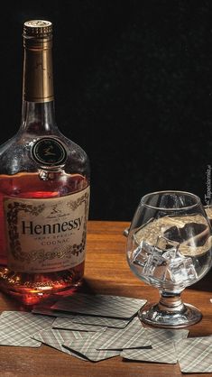 Jack Daniels Cake, Hennessy Very Special Cognac, Hennessy Bottle, Playing Card Tattoos, Liquor Glass, Ice Cream Art, Yummy Alcoholic Drinks, Wine Photography