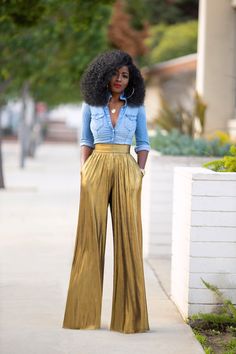 Gold Pants Outfit, Satin Pants Outfit, Golden Outfit, Modern Fashion Outfits, Dress Pants Outfits, Fitted Denim Shirt, High Waisted Pants Outfit, Wide Leg Pants Outfit, Wide Leg Pants Outfits