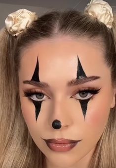 Cute Easy Halloween Makeup Simple, Holoween Simple Makeup, Easy Black Halloween Makeup, Easy Face Paint For Halloween, Halloween Kids Makeup Easy, Makeup Ideas For Halloween Easy, Very Easy Halloween Makeup, Halloween Makeup Looks Cute, Black Face Paint Ideas